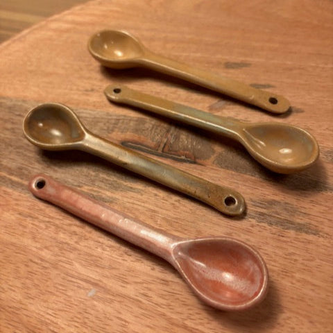 Set van 4 keramieken lepeltjes