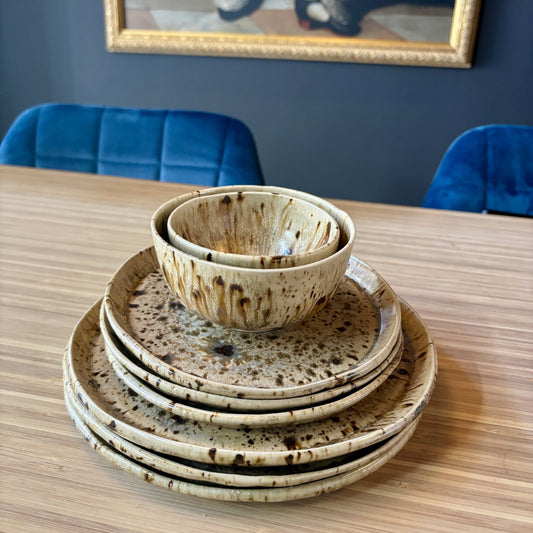 Keramisch bord met kristalglazuur